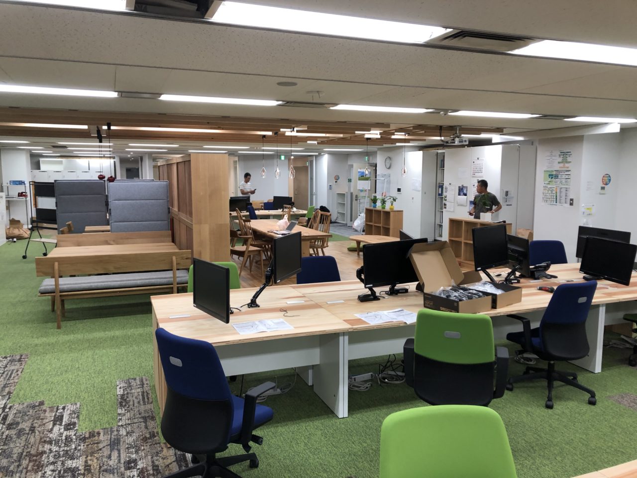 オフィスレイアウト神戸 オフィス移転 内装 外装 看板 家具 電気工事 パーテーションまでオフィスのことなら何でも全国対応