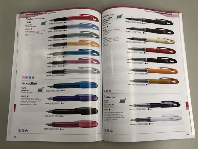 ぺんてる　マルチ8は、1本の中に8種類の芯（鉛筆芯、カラー芯）が内蔵された超多機能ペン。