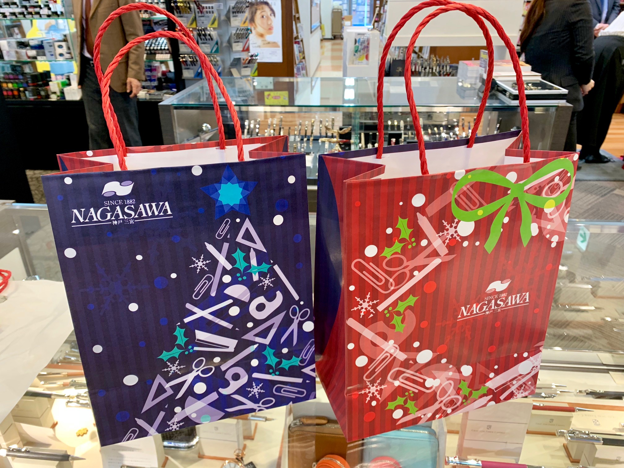 小日向京のひねもす文房具｜第百六十六回「NAGASAWA クリスマスギフトバッグ」