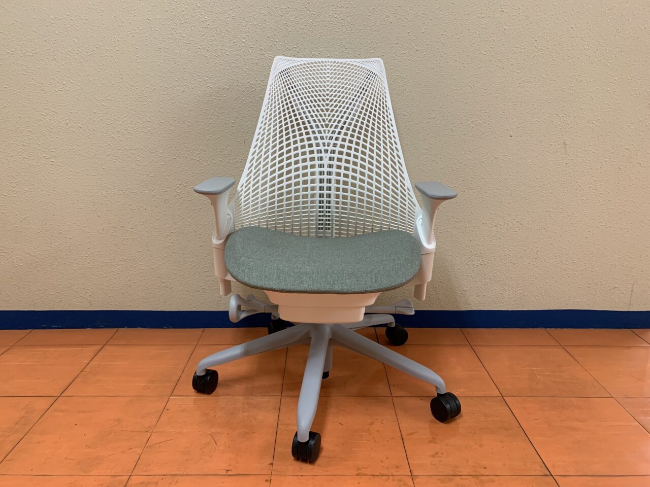 ハーマンミラーの新しい生活様式に適したオフィスチェア『SAYL Chair