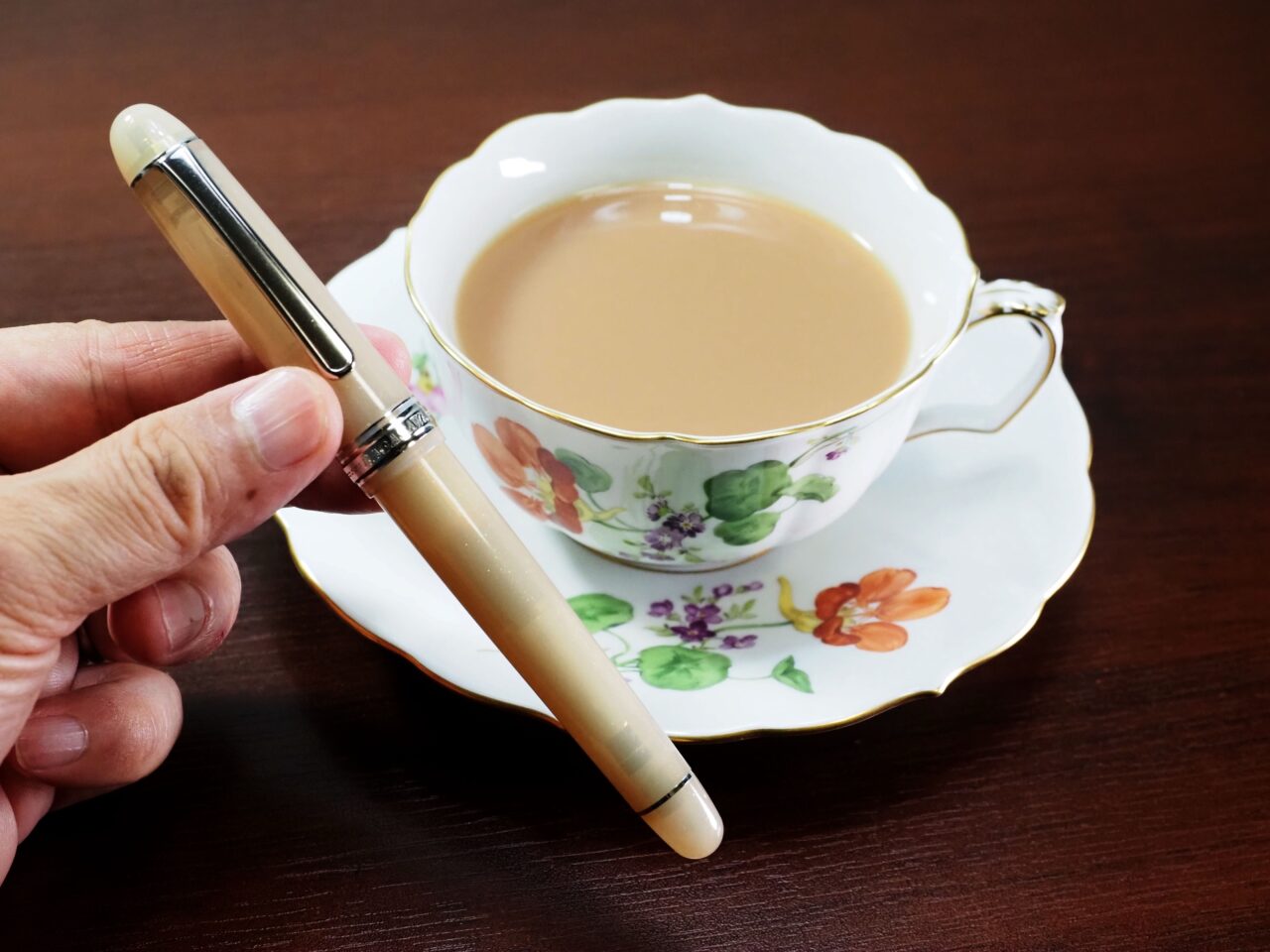 コラム】NAGASAWA 限定万年筆 「神戸発祥シリーズ 紅茶 -milk tea