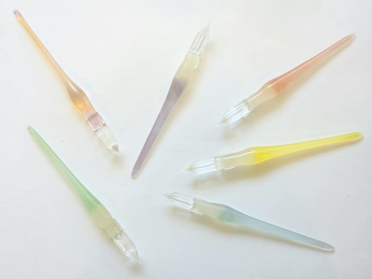 開片三足筆洗 文房 水盂 古文房具 装飾品 現代工芸品 美術品 古伊万里 染付 荒波に鶴 捩り模様 芙蓉手 輪花型 鉢 - 生活骨董